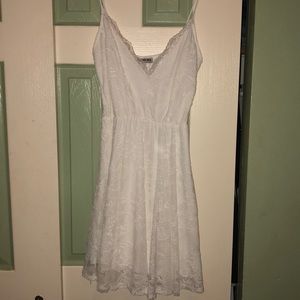 💛 White floral lace dress